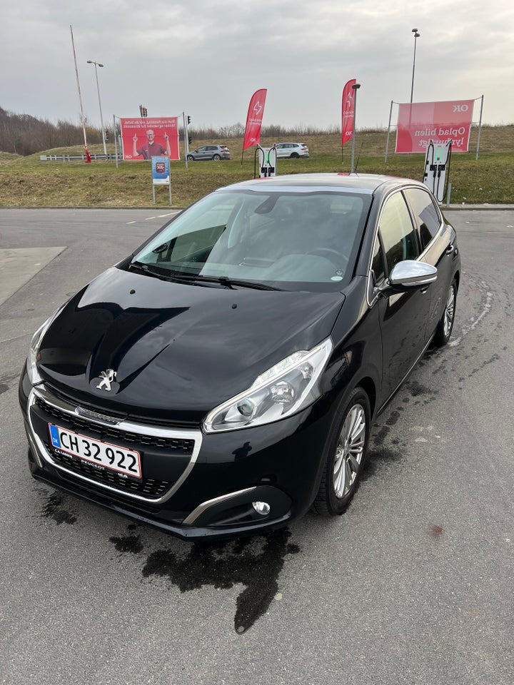 Peugeot 208 1,2 PureTech 82 Selection Sky 5d