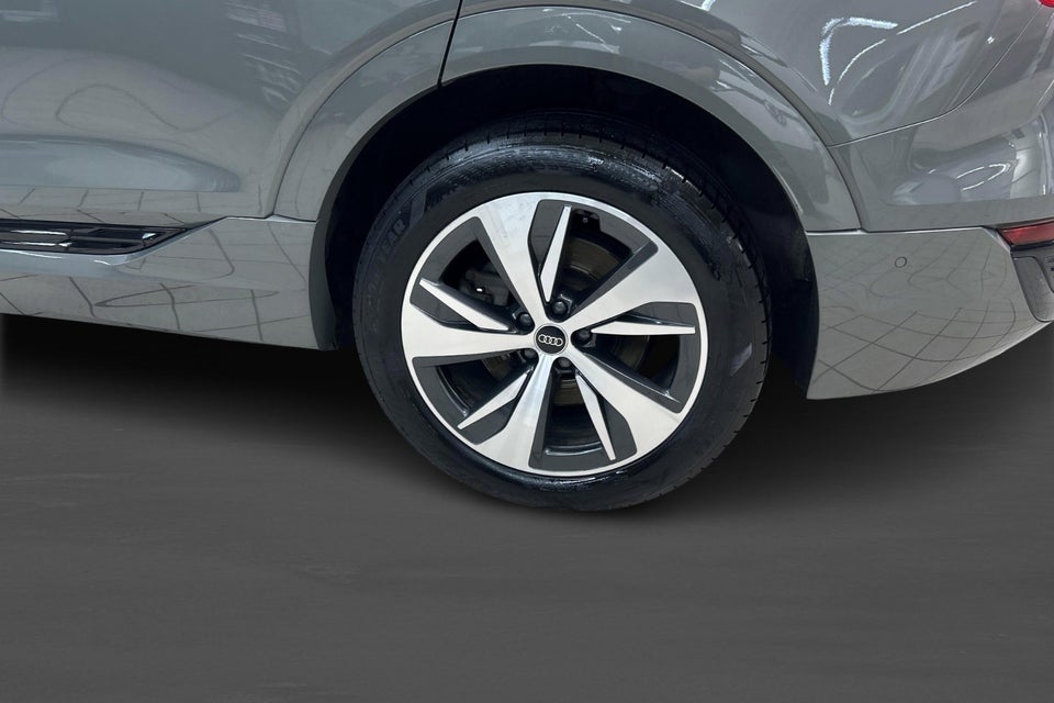 Audi Q8 e-tron 55 S-line quattro 5d