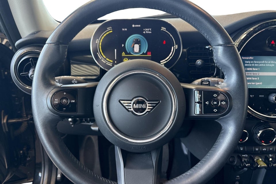 MINI Cooper SE Classic Trim 3d