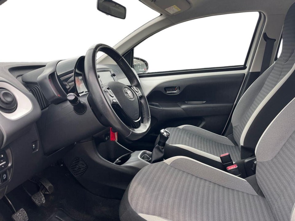 Toyota Aygo 1,0 VVT-i x-plore 5d