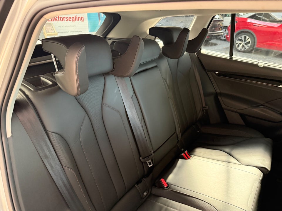 Skoda Enyaq 80 iV Suite 5d