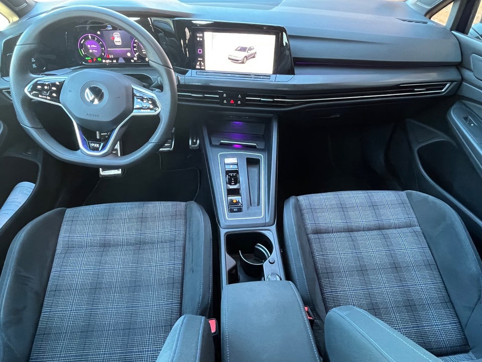 VW Golf VIII 1,4 GTE DSG 5d