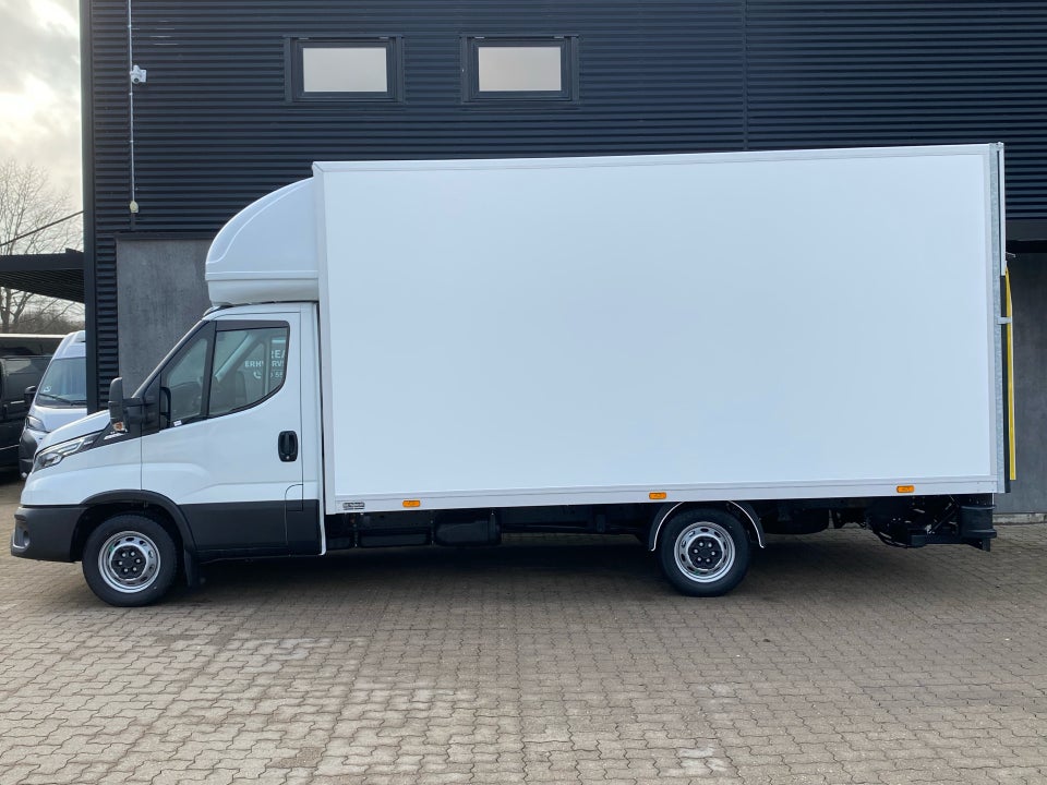 Iveco Daily 3,0 35S18 4100mm Box m/lift AG8