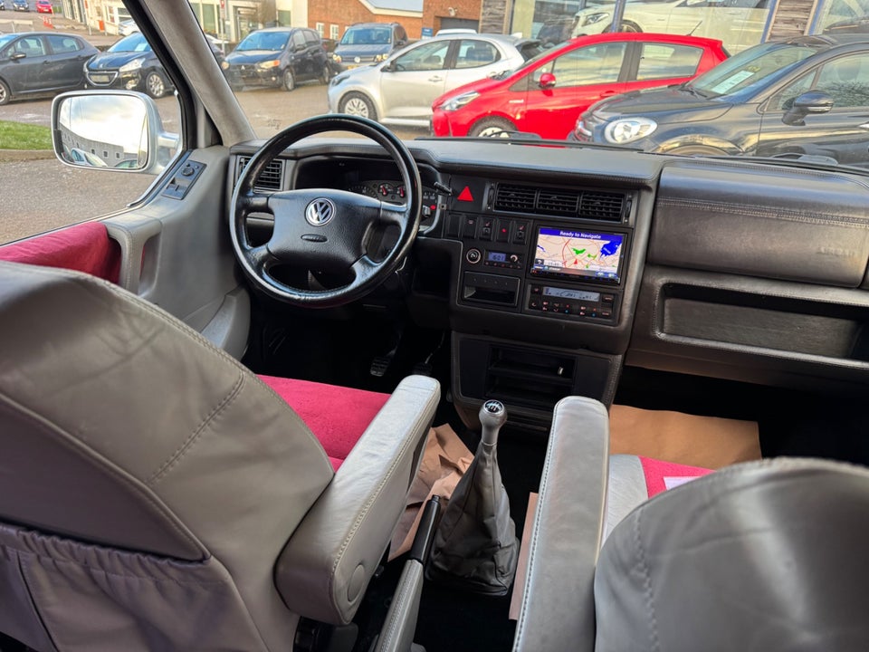 VW Caravelle 2,5 TDi 150 Comfortline kort 10prs 4d