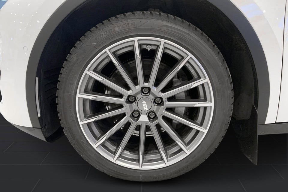 Tesla Model Y Long Range AWD 5d