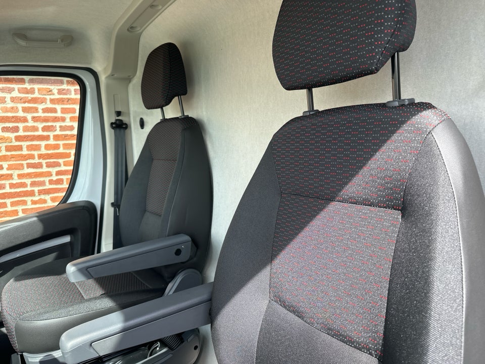 Peugeot Boxer 335 2,2 BlueHDi 140 L3H2 Premium