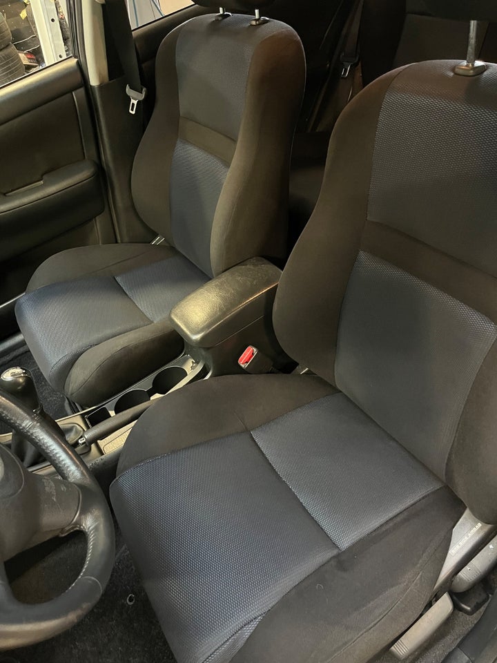 Toyota Corolla 1,6 Luna 5d