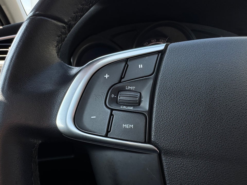 Citroën C4 1,6 BlueHDi 100 Feel Complet 5d