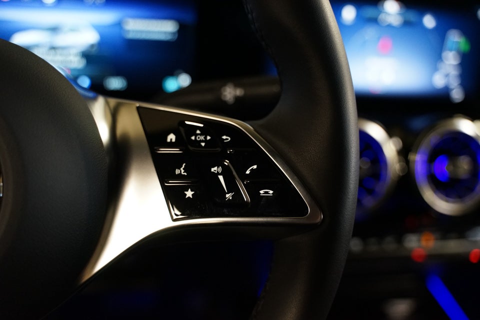 Mercedes EQA300 Progressive 4Matic 5d