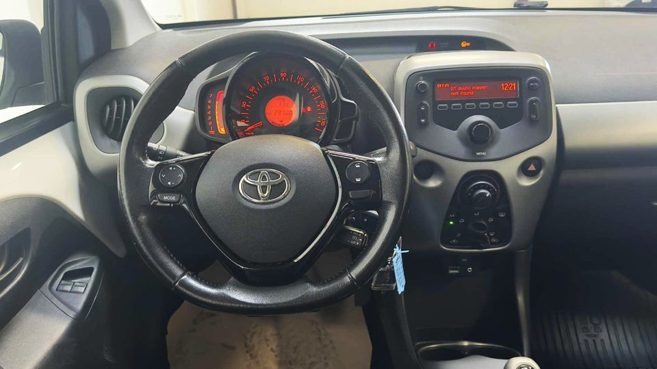 Toyota Aygo 1,0 VVT-i x-touch 5d