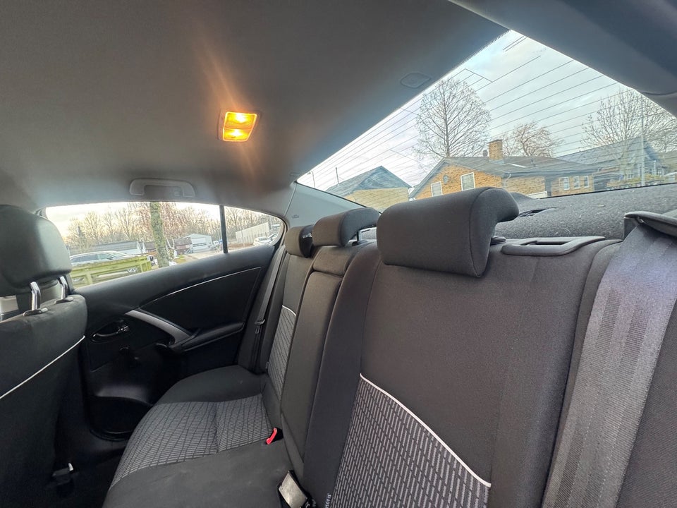 Toyota Avensis 1,6 VVT-i Limited 4d