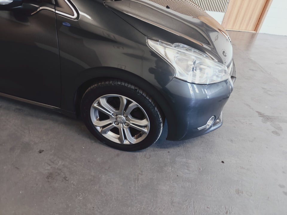 Peugeot 208 1,2 VTi Allure 5d