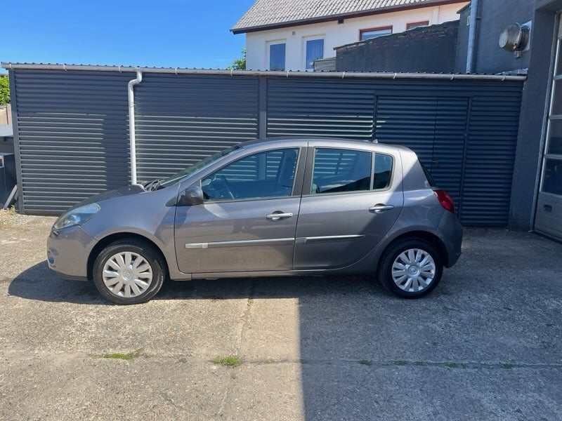 Renault Clio III 1,2 16V Authentique 5d