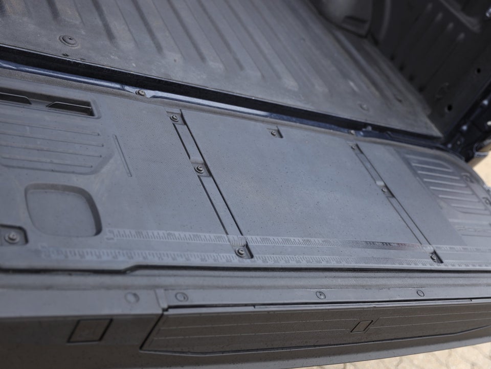 Ford F-150 Lightning Lariat Standard Range 4d