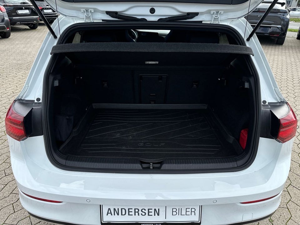 VW Golf VIII 1,4 GTE DSG 5d