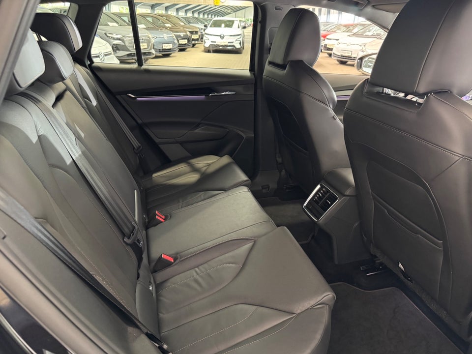 Skoda Enyaq 60 iV Founders Edition 5d