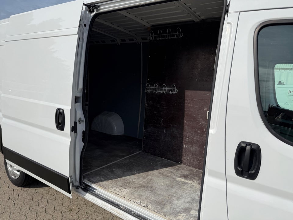 Peugeot Boxer 333 2,2 BlueHDi 140 L3H2 Premium