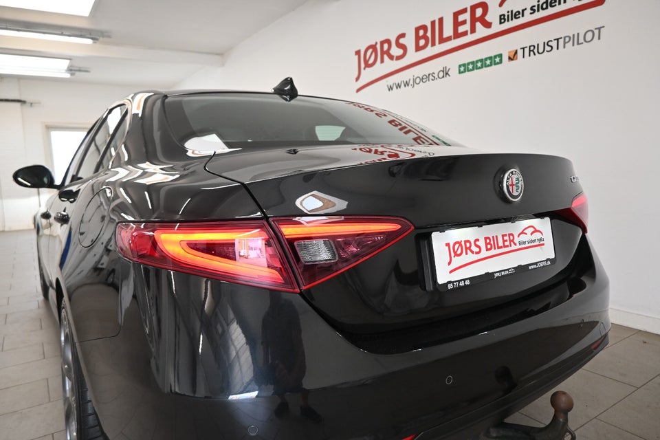 Alfa Romeo Giulia 2,0 T 200 Super aut. 4d