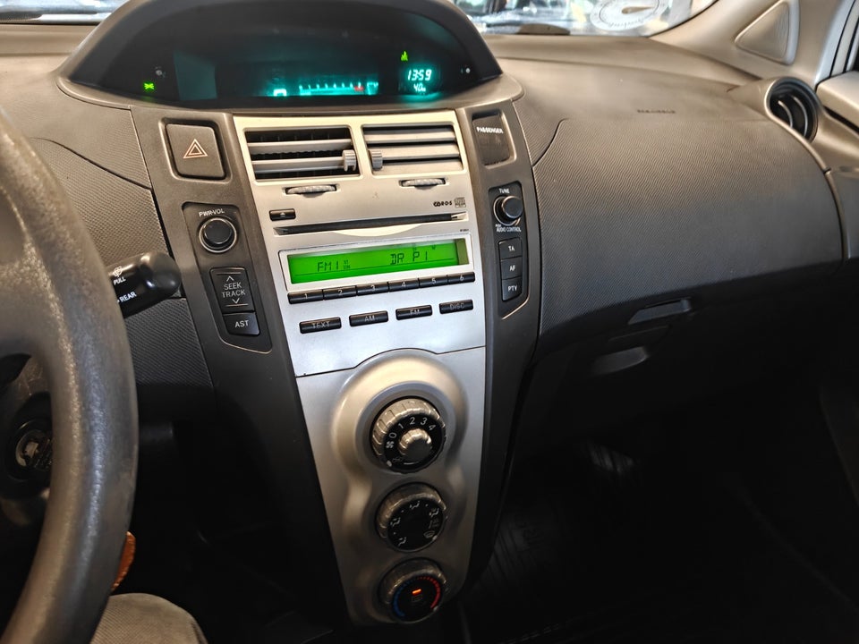 Toyota Yaris 1,0 Terra 5d