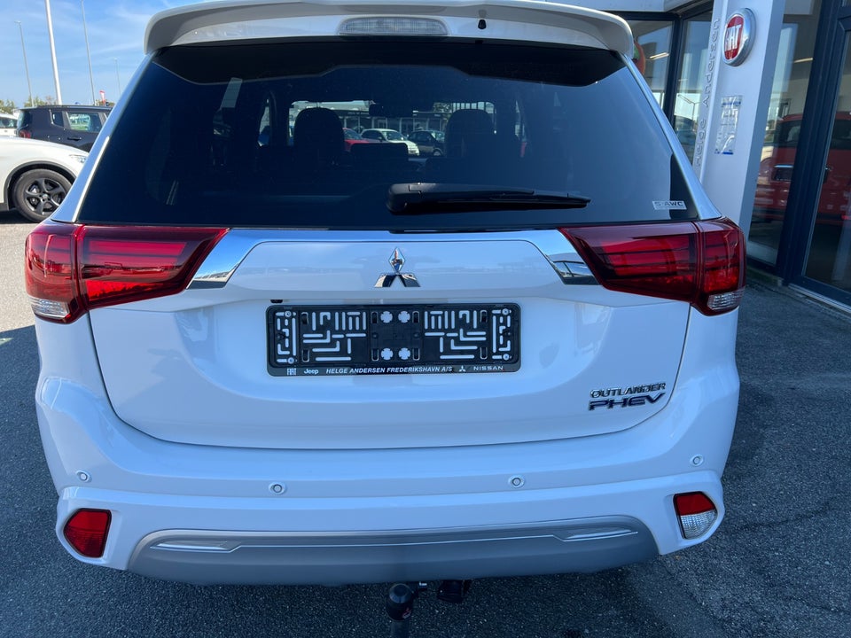 Mitsubishi Outlander 2,4 PHEV Instyle CVT 4WD 5d