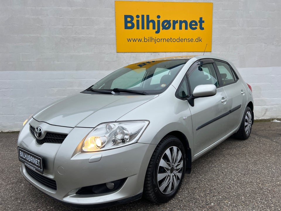 Toyota Auris 1,6 Sol 5d