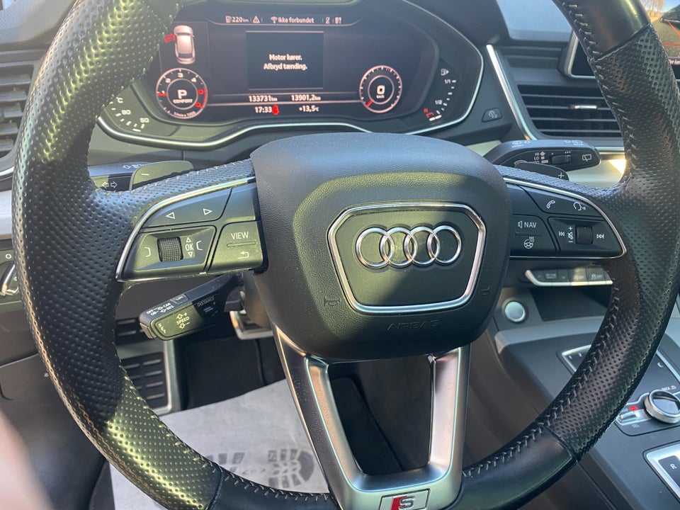Audi Q5 40 TDi S-line quattro S-tr. 5d
