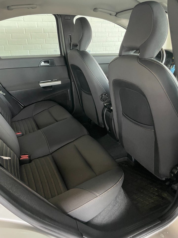 Volvo S40 2,0 Momentum 4d
