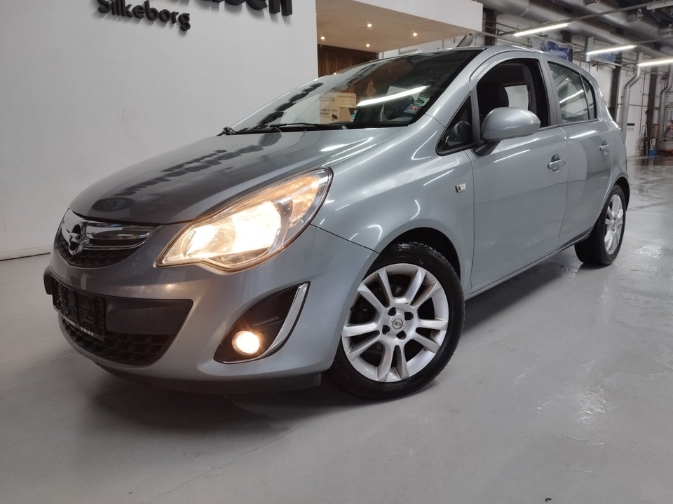 Opel Corsa 1,4 16V Cosmo 5d