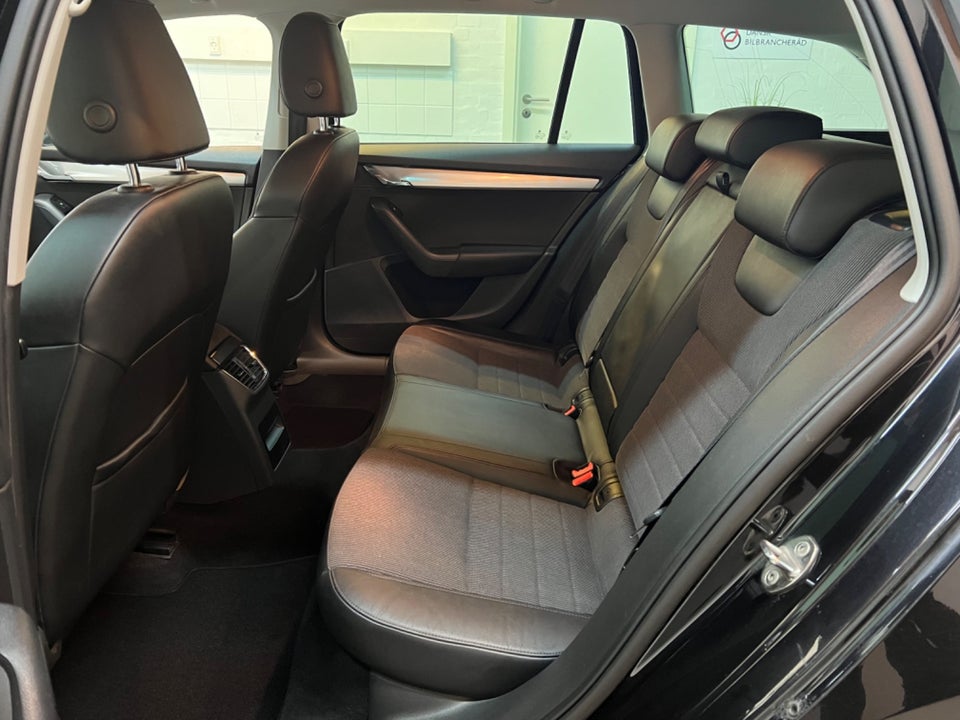 Skoda Octavia 2,0 TDi 150 Elegance Combi DSG 5d