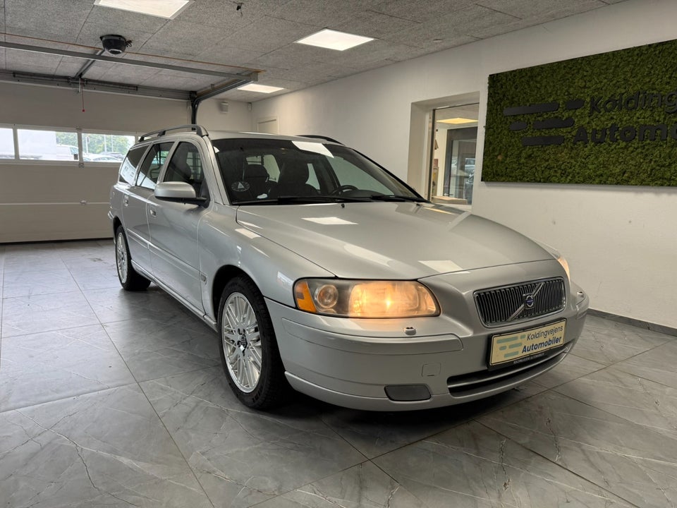 Volvo V70 2,4 170 Momentum aut. 5d