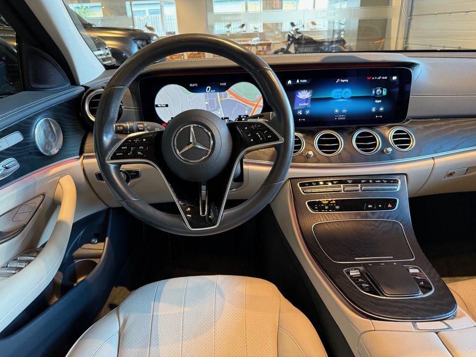 Mercedes E300 de 2,0 AMG Line stc. aut. 4Matic 5d