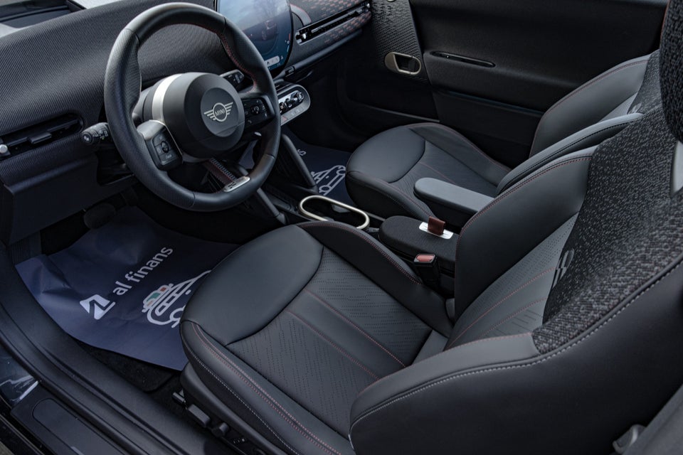 MINI Cooper E JCW Trim XL 3d