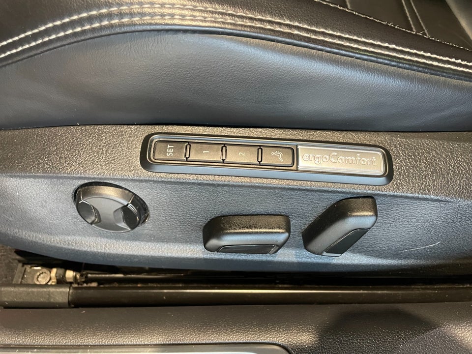 VW Passat 2,0 TDi 150 Highline R-line Variant DSG 5d