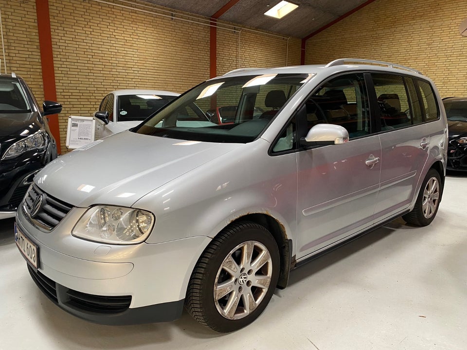 VW Touran 2,0 TDi 140 Trendline DSG 5d