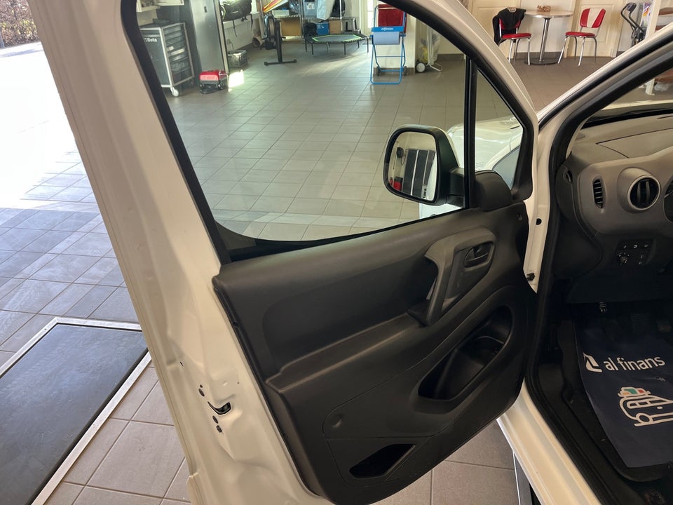 Peugeot Partner 1,6 BlueHDi 100 L1 Premium Van 4d