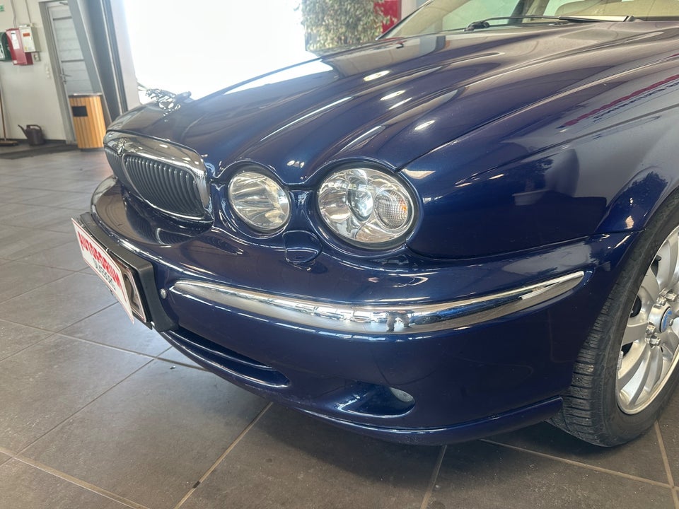 Jaguar X-type 2,5 Deluxe aut. 4d
