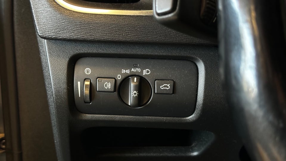 Volvo V40 1,6 D2 115 Momentum aut. 5d