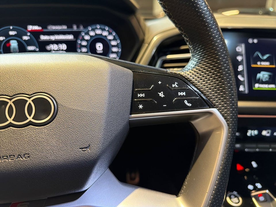 Audi Q4 e-tron 40 S-line 5d