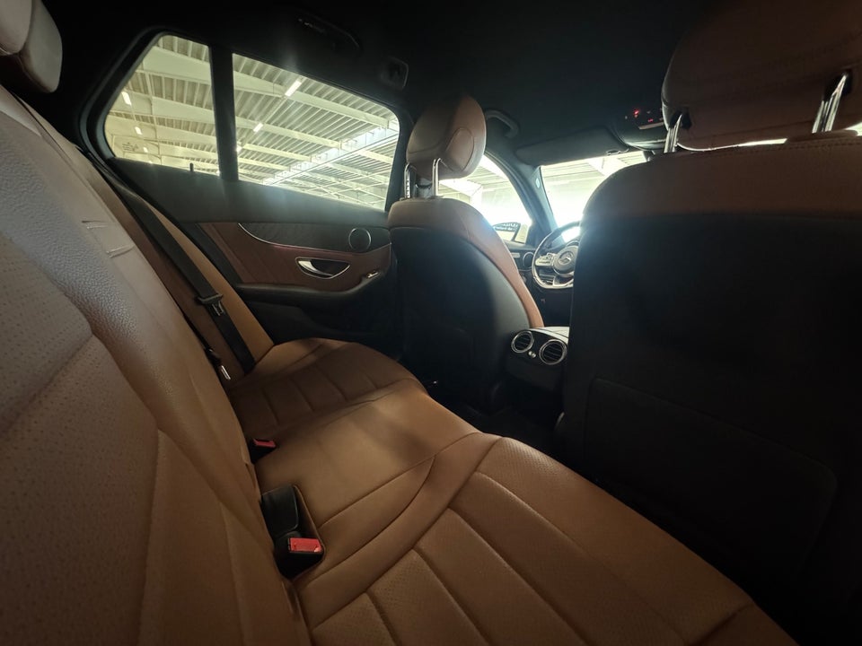 Mercedes C300 de 2,0 AMG Line stc. aut. 5d