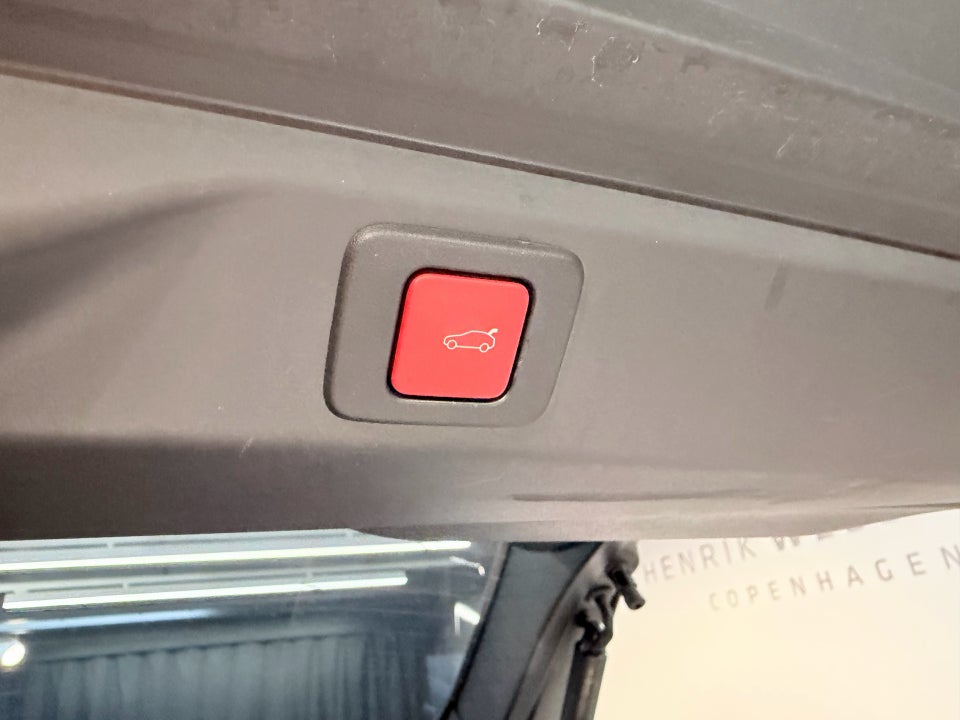 Peugeot e-3008 77 GT 5d