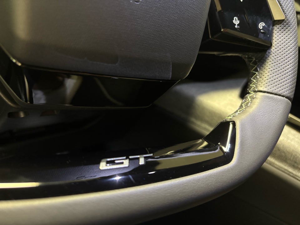 Peugeot e-3008 77 GT Pack 5d