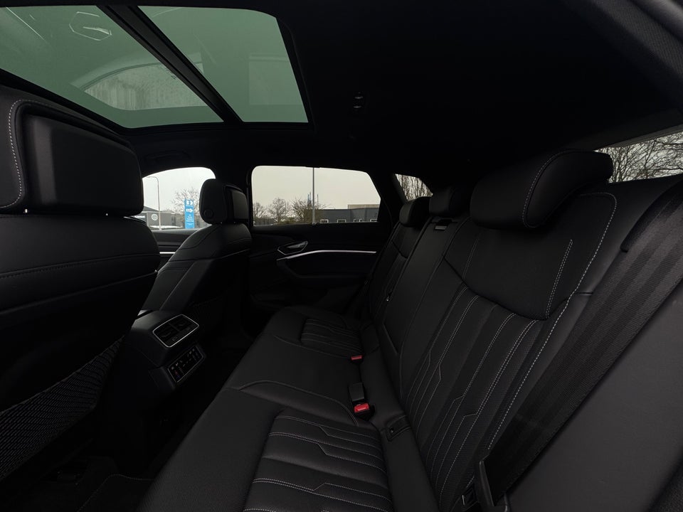 Audi Q8 e-tron 55 S-line quattro 5d