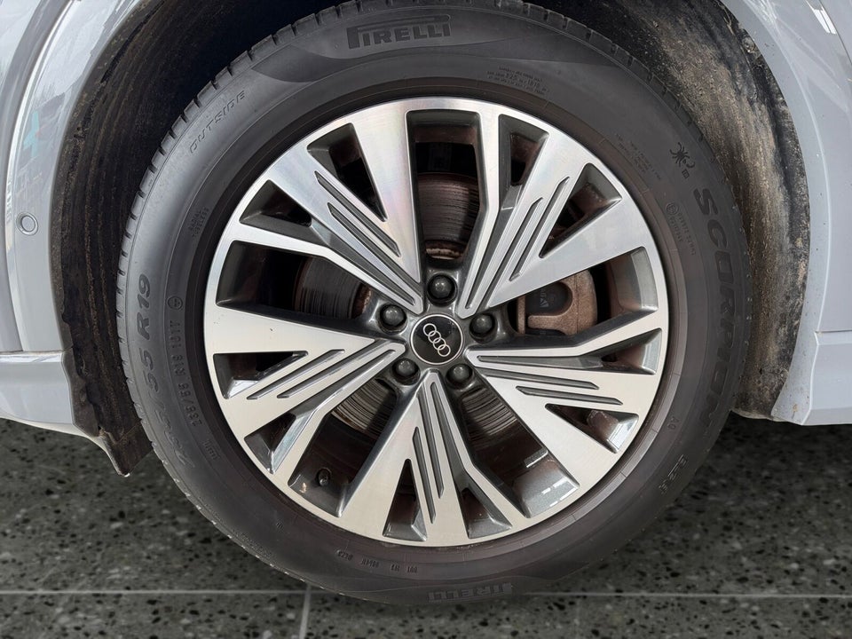 Audi Q4 e-tron 40  5d