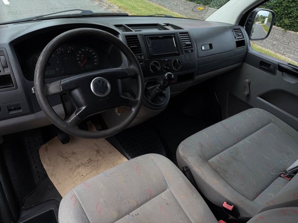 VW Transporter 2,5 TDi 130 kort 5d