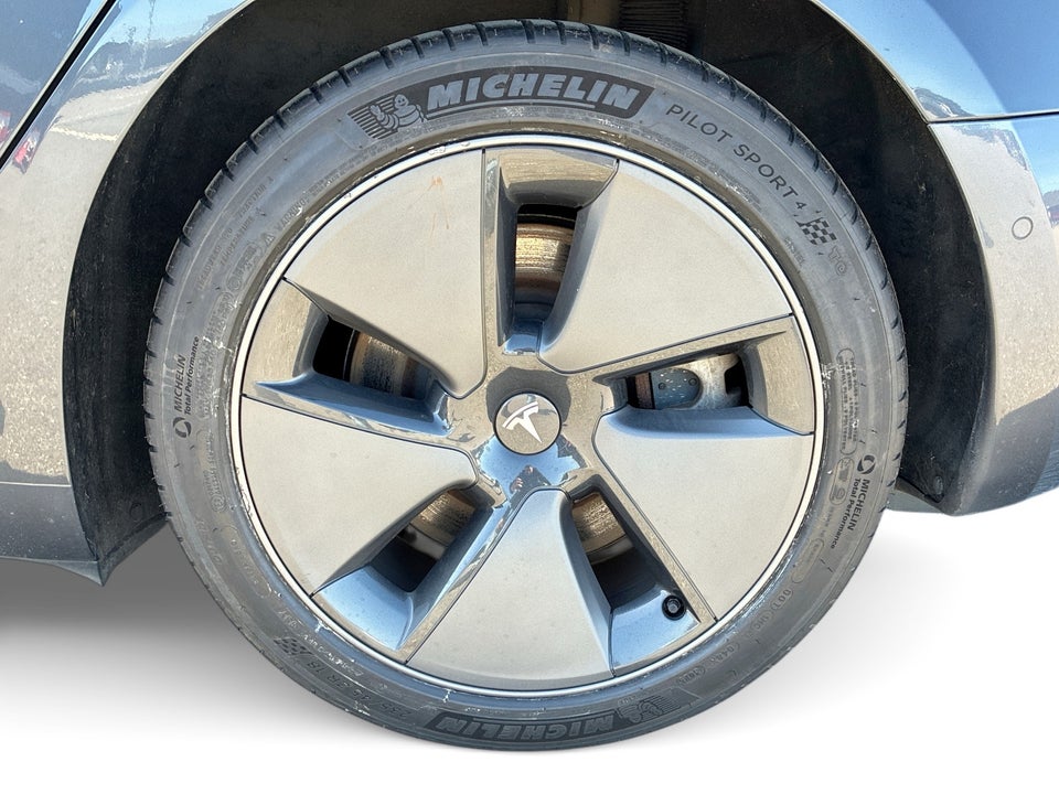 Tesla Model 3 Long Range AWD 4d