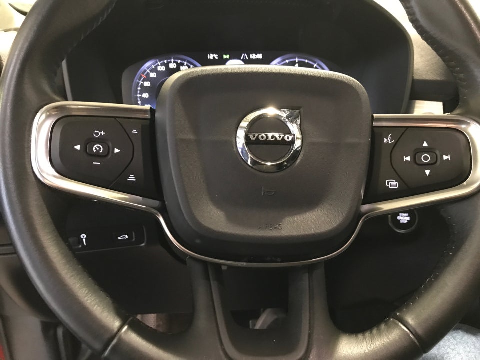 Volvo XC40 1,5 T3 156 Momentum 5d