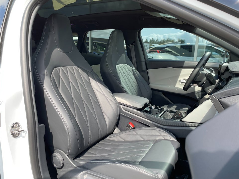 Ford Explorer 84 Premium Extended Range AWD 5d