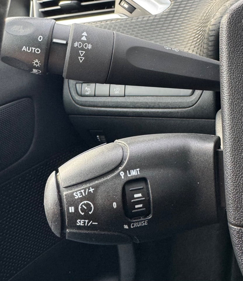 Peugeot 208 1,2 PureTech 82 Allure Sky 5d