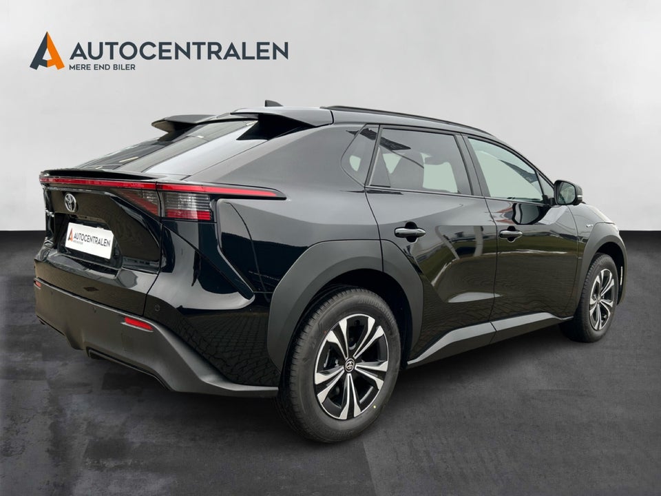 Toyota bZ4X Business+ 5d