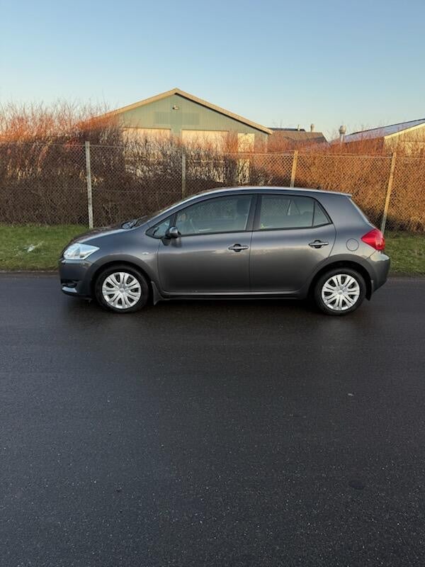 Toyota Auris 1,4 D-4D TX 5d